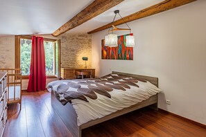 3 Schlafzimmer, Schreibtisch, Bügeleisen/Bügelbrett, kostenloses WLAN