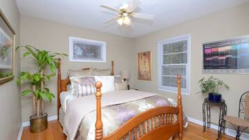 2 bedrooms, iron/ironing board, free WiFi, bed sheets