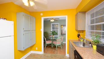 Fridge, microwave, stovetop, dishwasher