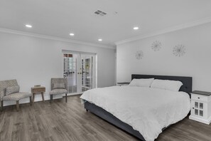 4 bedrooms, iron/ironing board, travel cot, free WiFi