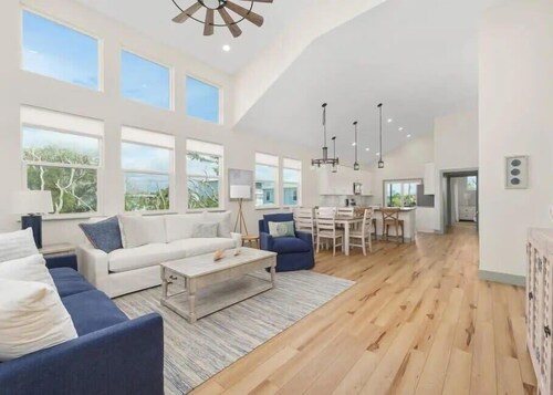 Beachwalk Luxury Home: Heated Pool & Free Bikes
