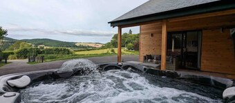 Unique 3 bed cabin with hot tub on Welsh border.