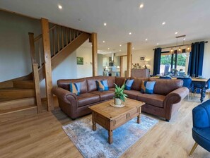 Smart-TV, peis og bøker