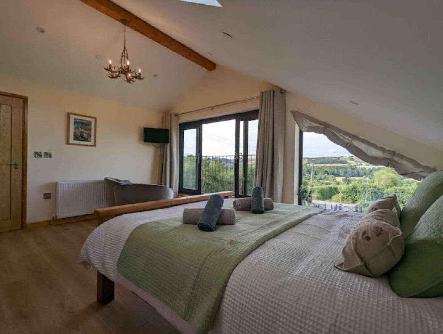 3 bedrooms, iron/ironing board, travel crib, free WiFi