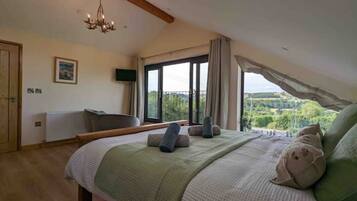 3 bedrooms, iron/ironing board, travel crib, free WiFi