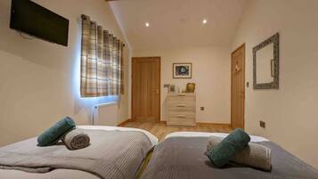 3 bedrooms, iron/ironing board, travel cot, free WiFi