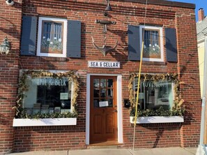 Exterior detail - Walk to Rockport Waterfront, shops and restaurants (Rockport)
