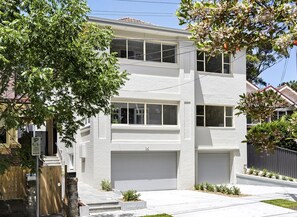 Exterior - Elegant Eastern Suburbs Residence - close to beaches and CBD (Randwick)