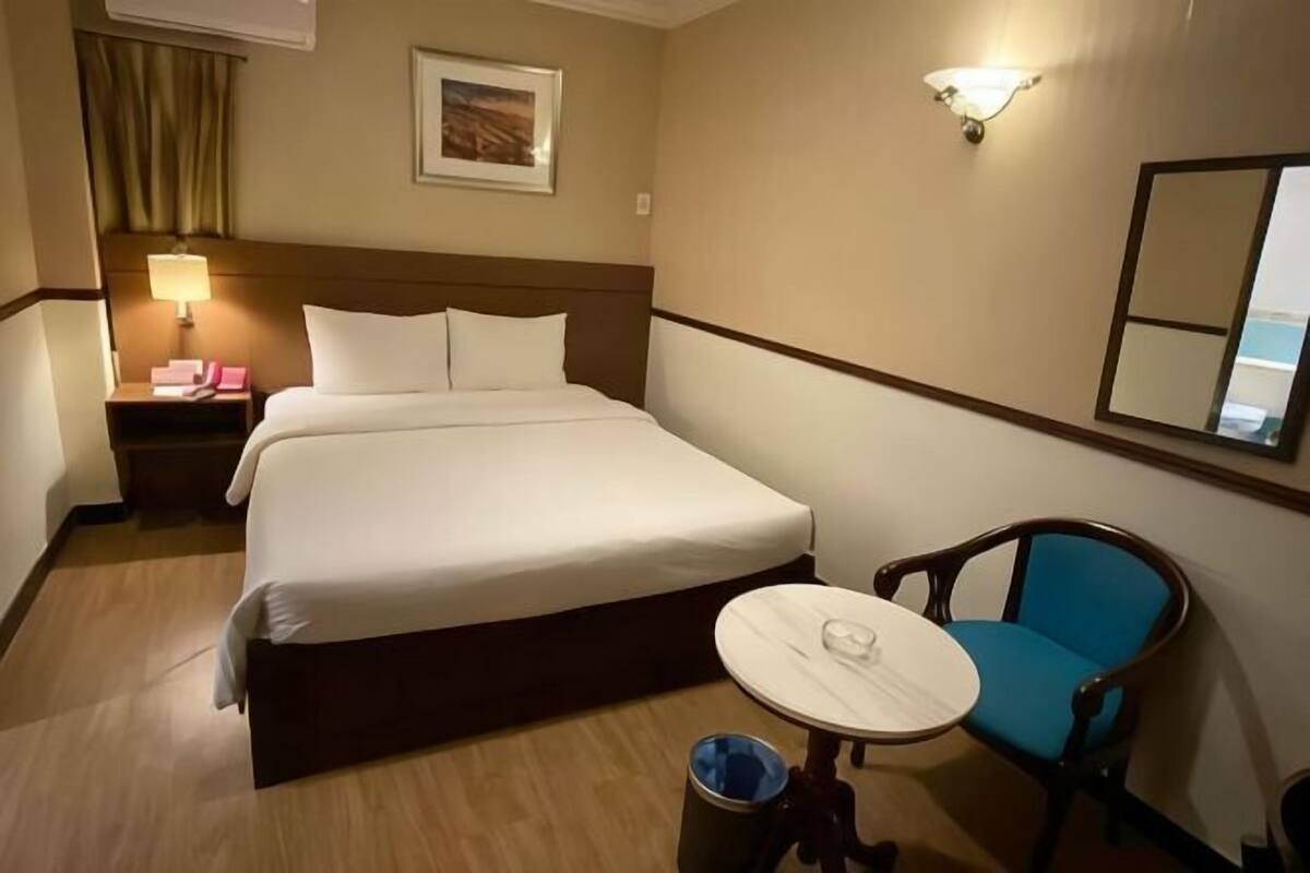 Egyptian cotton sheets, premium bedding, memory foam beds, minibar