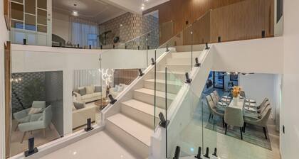 Elegant & Cozy 4BR Home / the Best Location In STI