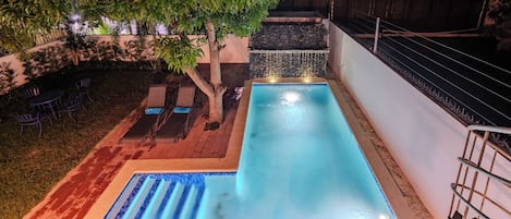 حمام سباحة
