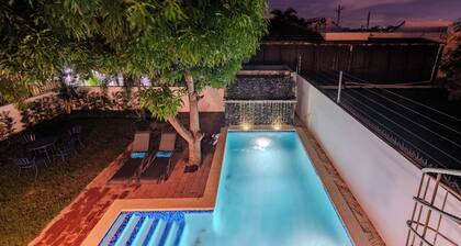 Elegant & Cozy 4BR Home / the Best Location In STI