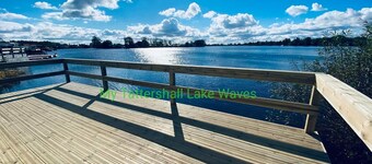 LAKESIDE 3-bedroom holiday home with HOT TUB