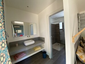 Shower, hair dryer, towels - Villa Olivia 10 minutes from Palombaggia without traffic jams (Porto-Vecchio)