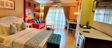 Executive Double Room, 1 Queen Bed, Non Smoking, City View | Egyptian cotton sheets, premium bedding, memory foam beds, minibar