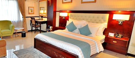 Deluxe Double Room, 1 Queen Bed, Non Smoking, City View | Egyptian cotton sheets, premium bedding, memory-foam beds, minibar