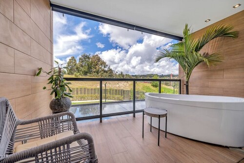 Olive 205 · Stunning Apartment with Private Bathtub fast Wifi