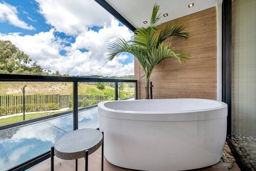 Olive 205 · Stunning Apartment with Private Bathtub fast Wifi