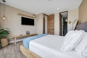 1 makuuhuone, työpöytä, silitysrauta/-lauta, vauvan matkasänky