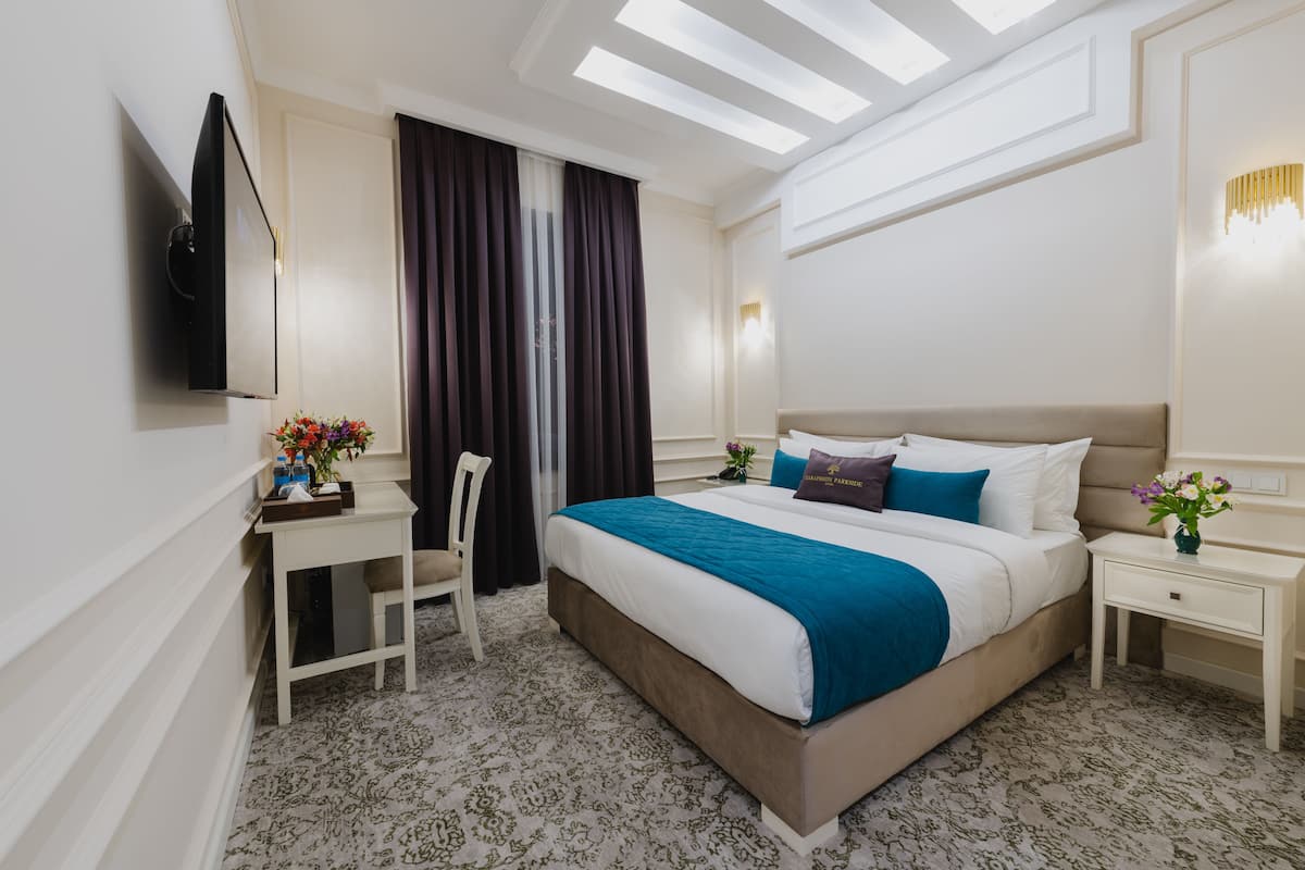 1 bedroom, premium bedding, down comforters, in-room safe