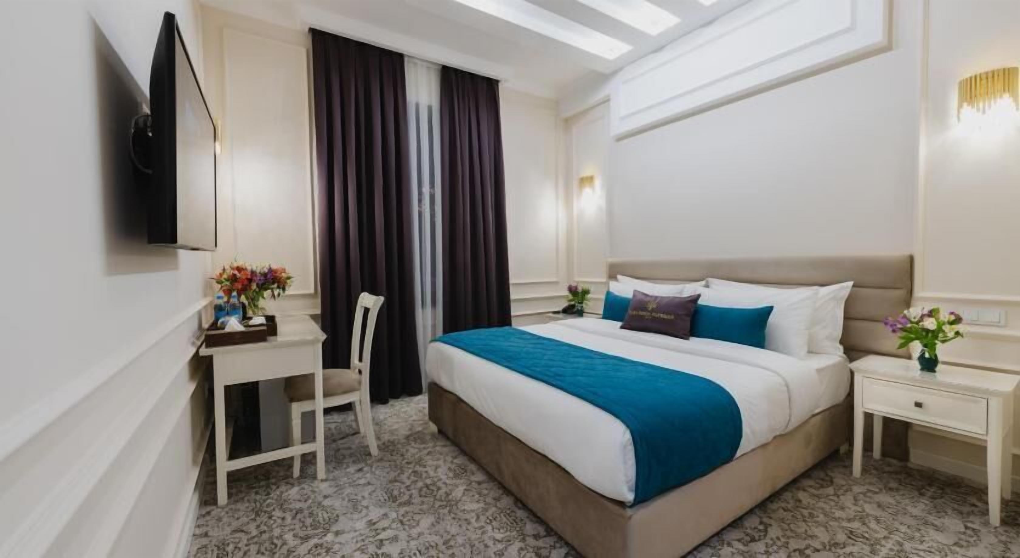 Premium bedding, down comforters, in-room safe, desk