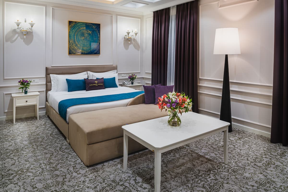 1 bedroom, premium bedding, down comforters, in-room safe