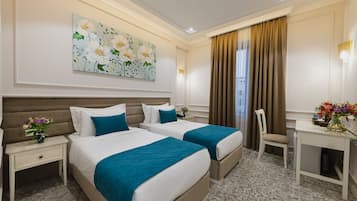 Dobbelt- eller tomannsrom – deluxe | Sengetøy av topp kvalitet, dundyner, safe på rommet og skrivebord