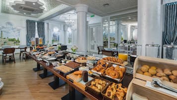 Desayuno buffet incluido todos los días