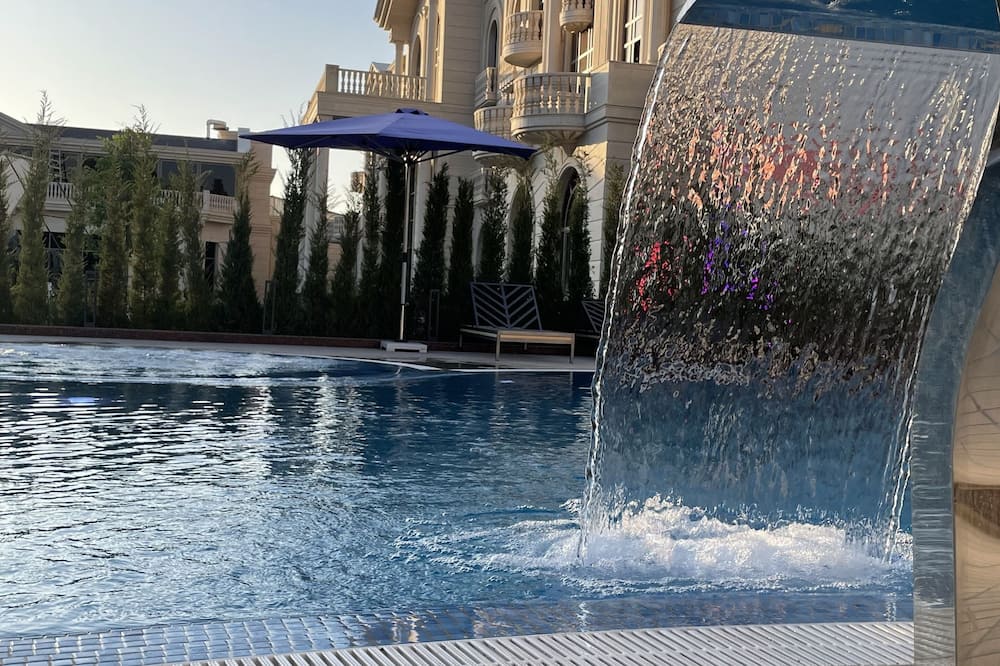 Zarafshon Parkside Hotel