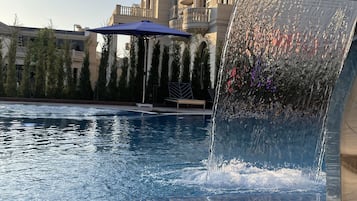 Seasonal outdoor pool, free pool cabanas, pool umbrellas