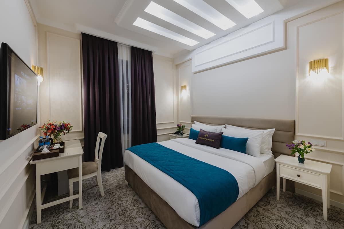 1 bedroom, premium bedding, down comforters, in-room safe