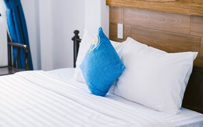 Quarto casal luxo | Escrivaninha, ferros/tábuas de passar roupa, Wi-Fi de cortesia