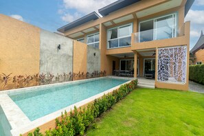 Private pool