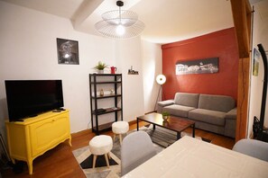 Living area - Cosy apartment with terrace (Orléans)