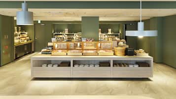 Bữa sáng buffet hàng ngày (2500 JPY/mỗi người)