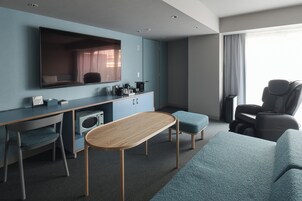 BABA Sweet with Mist Sauna | Down comforters, laptop workspace, blackout drapes, soundproofing