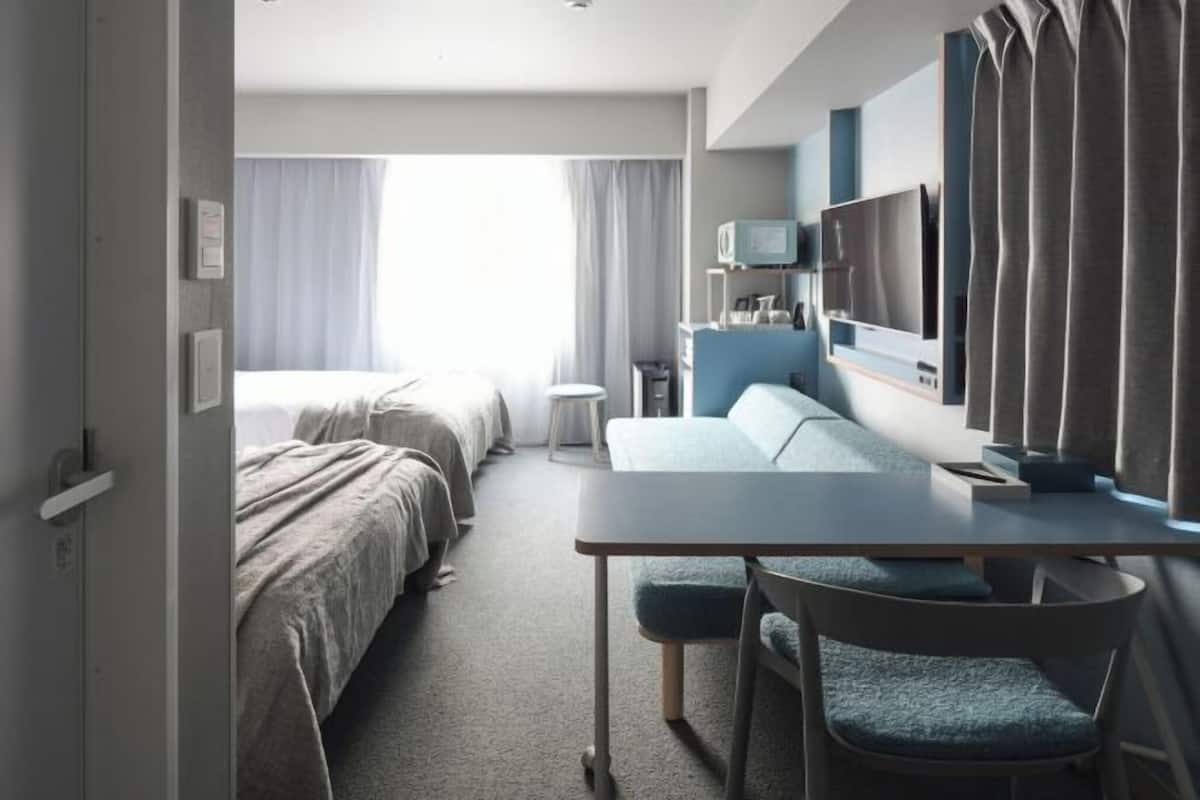 1 bedroom, down comforters, laptop workspace, blackout drapes
