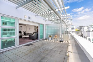 Terrace/patio - Waterfront Seaview Hotel Apartments (Auckland)