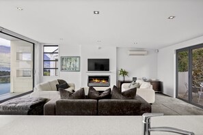 TV connectée, cheminée