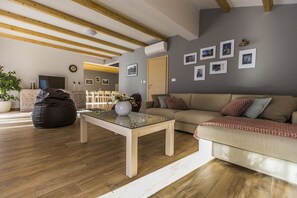 TV, fireplace, DVD player, table tennis