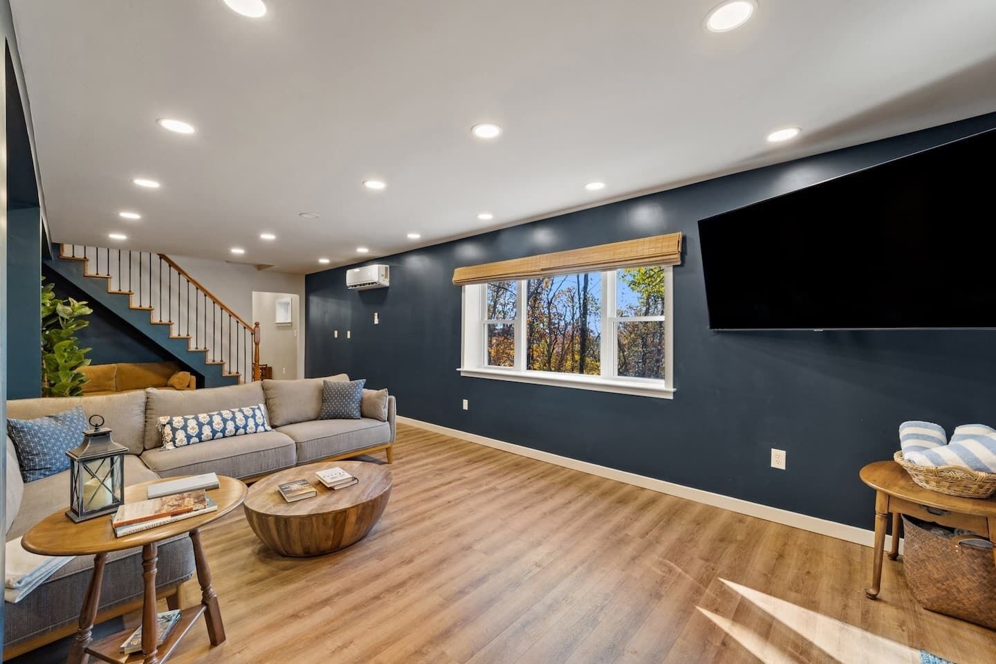 Smart TV, fireplace, offices
