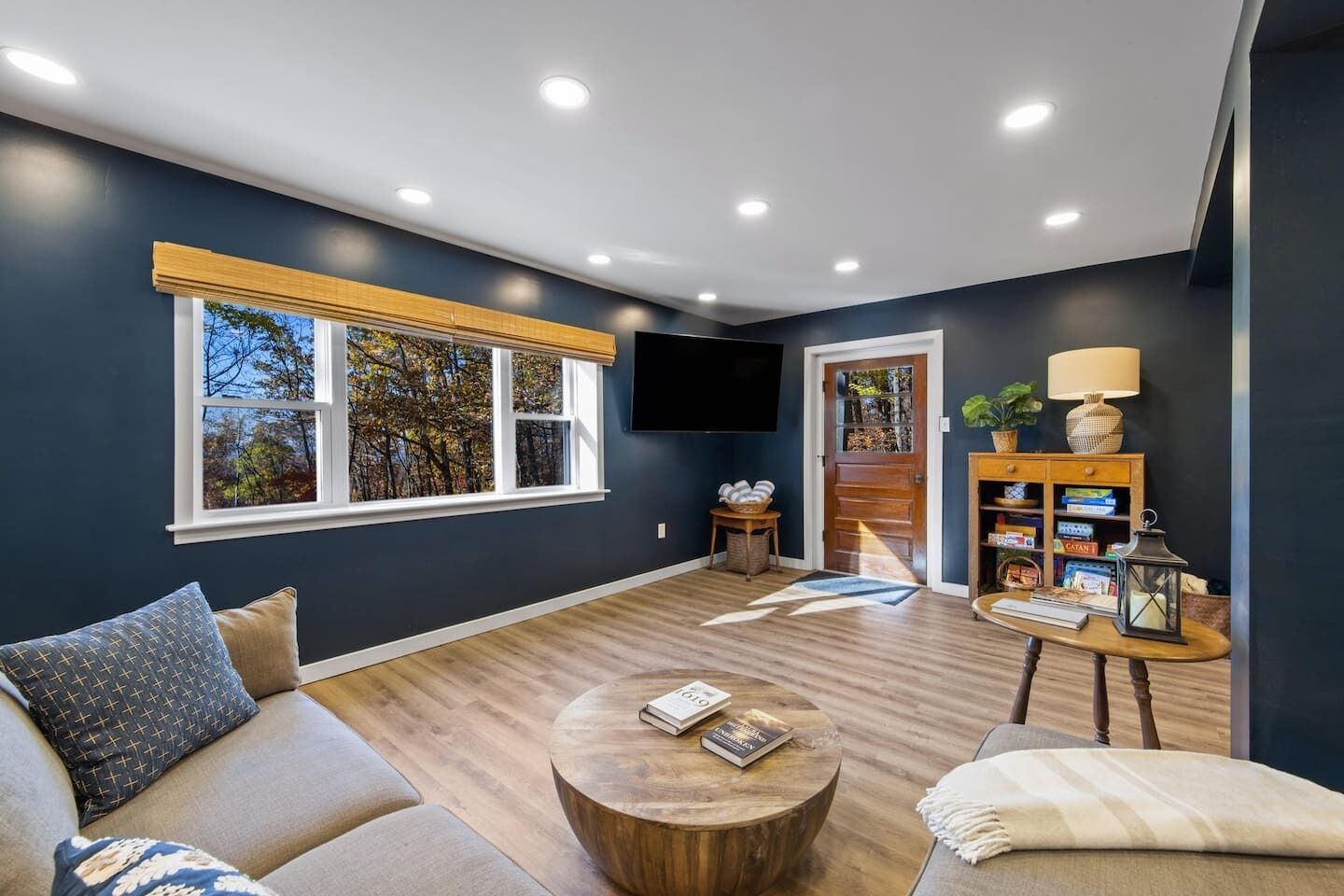 Smart TV, fireplace, offices