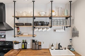 雪櫃、微波爐、焗爐、爐具