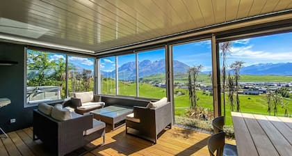 Horoeka House Stunning views and spa Pool