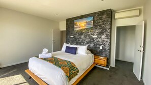 4 Schlafzimmer, Schreibtisch