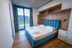 4 bedrooms, desk, WiFi