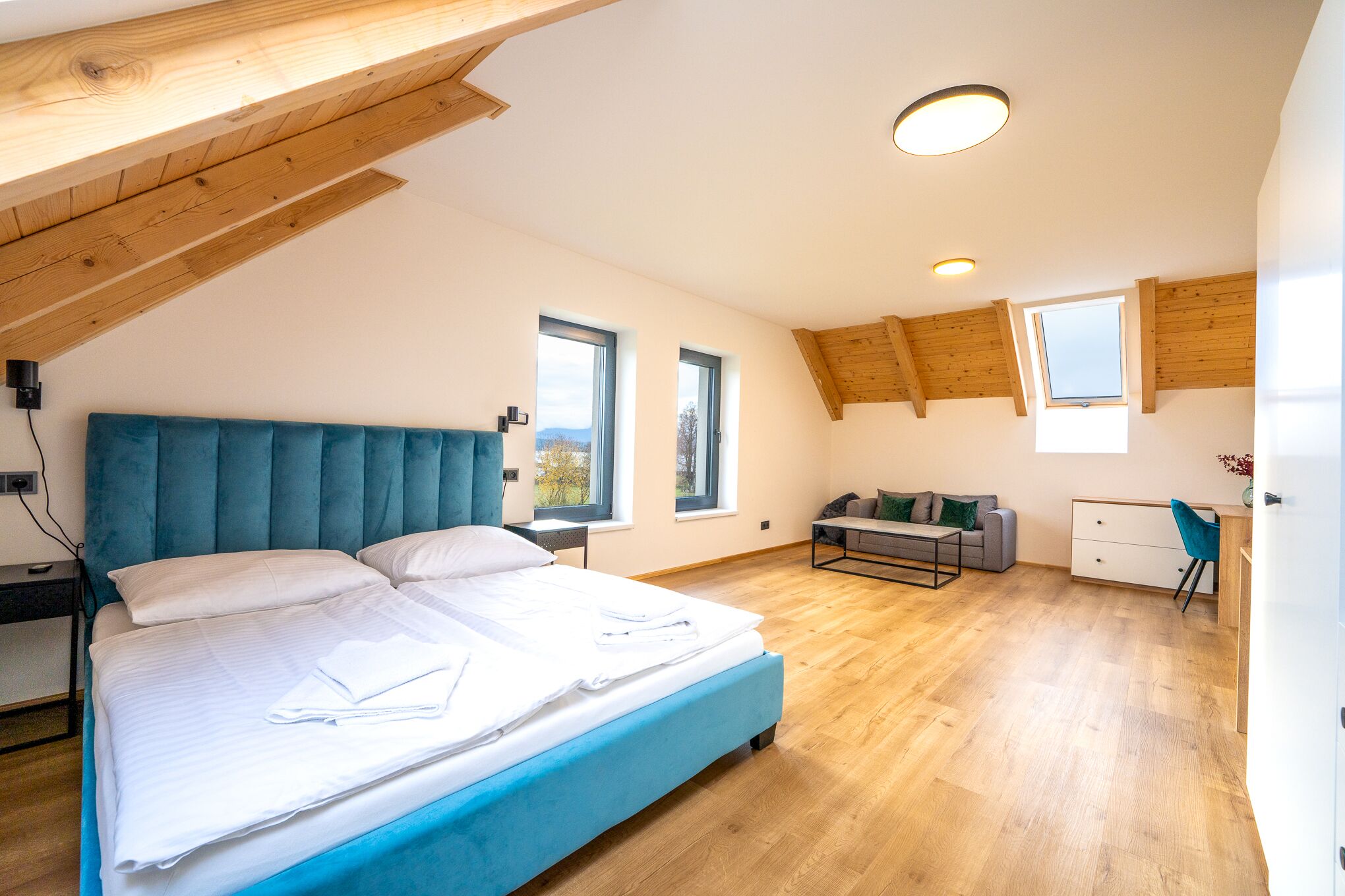 4 Schlafzimmer, Schreibtisch, WLAN