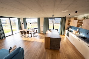 Fridge, oven, stovetop, dishwasher - Villa with nice Lipno lake view - 5 min from the beach (Černá v Pošumaví)