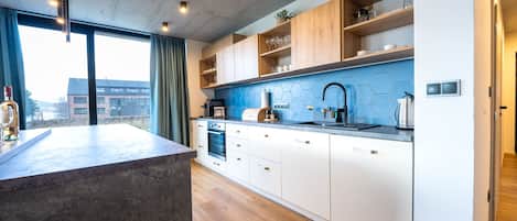 Kühlschrank, Ofen, Herdplatte, Geschirrspüler