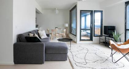 2ndhomes Modern 1BR Apartment w Balcony